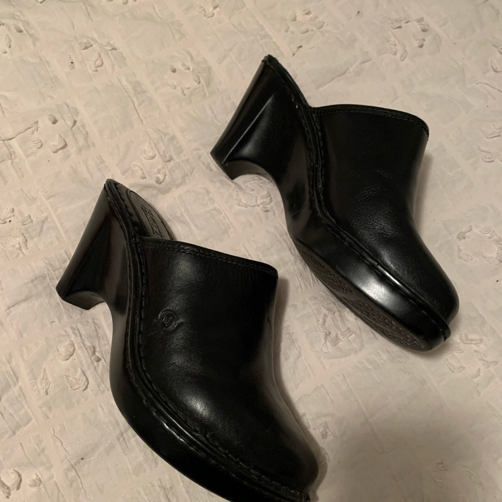 Black leather clogs ( Born )
